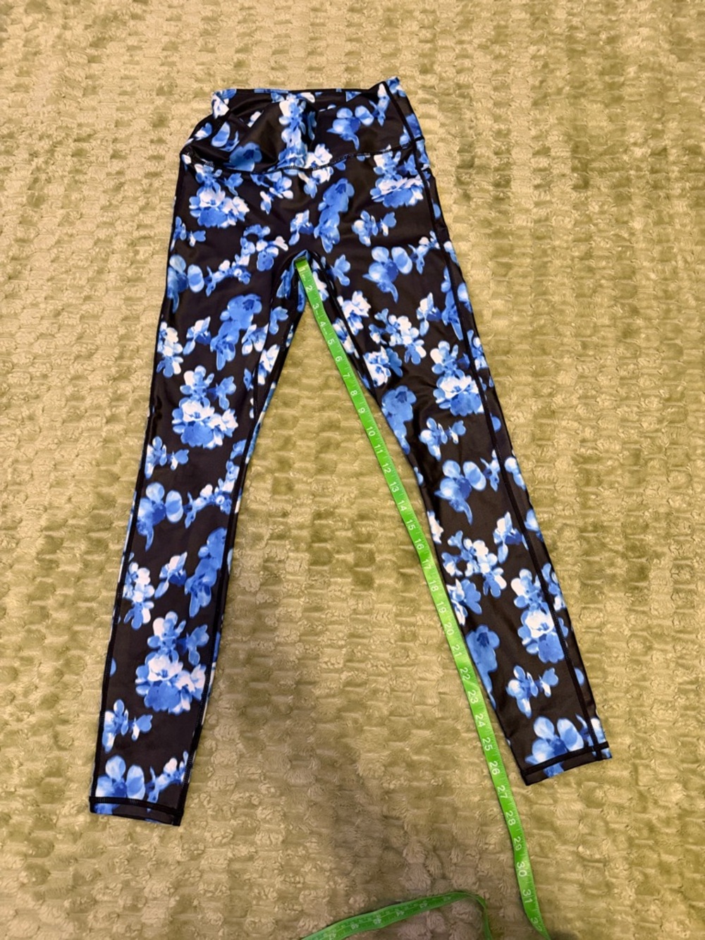 Fabletics Medium Black Leggings with Blue Floral Print - Picture 6 of 13